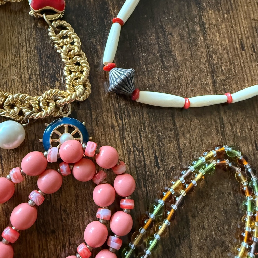 LOT of vintage jewelry. - Picture 9 of 15